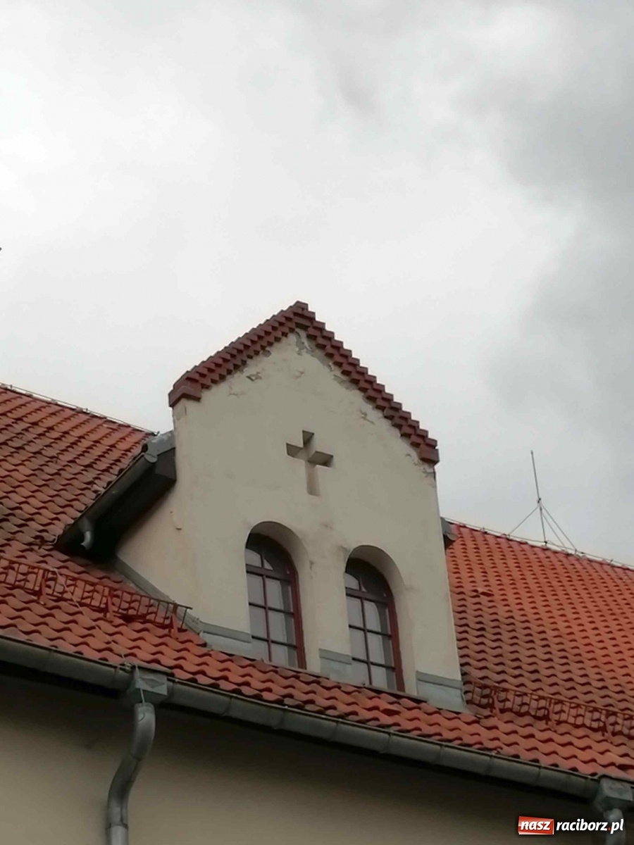 Zdjęcie w galerii na portalu naszraciborz.pl: Czytelnik alarmuje. Zamek wymaga kosztownych napraw wiadomości z regionu