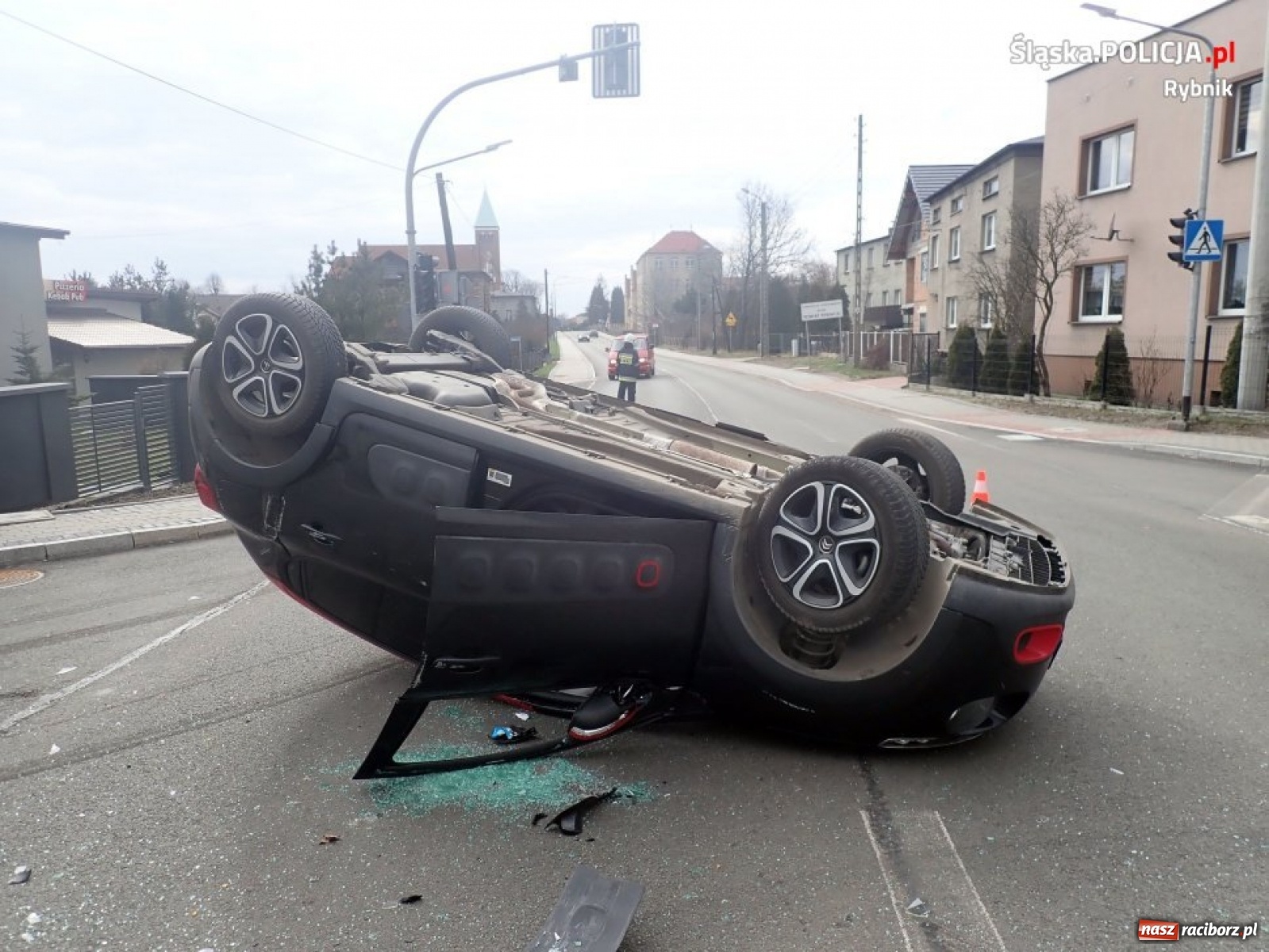 Zdjęcie w galerii na portalu naszraciborz.pl: Dachowanie citroena w Lyskach [FOTO] wiadomości z regionu