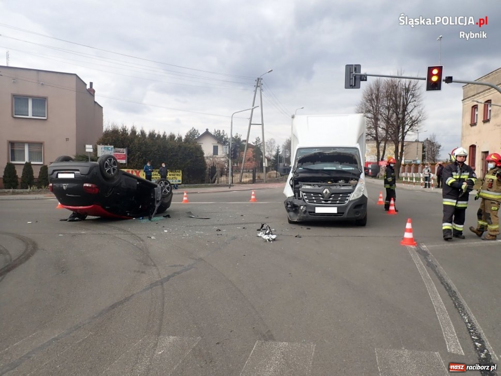 Zdjęcie w galerii na portalu naszraciborz.pl: Dachowanie citroena w Lyskach [FOTO] wiadomości z regionu