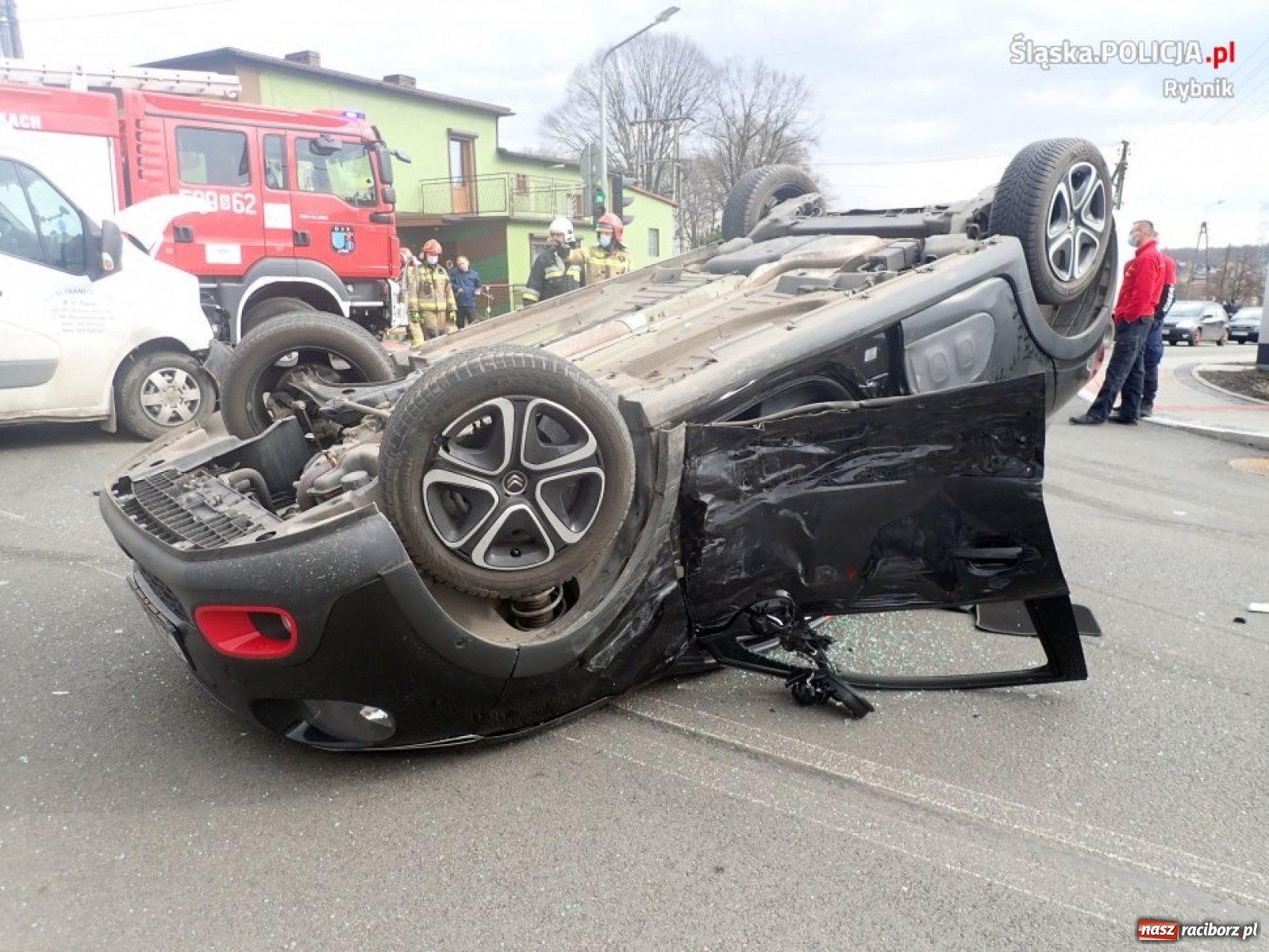 Zdjęcie w galerii na portalu naszraciborz.pl: Dachowanie citroena w Lyskach [FOTO] wiadomości z regionu