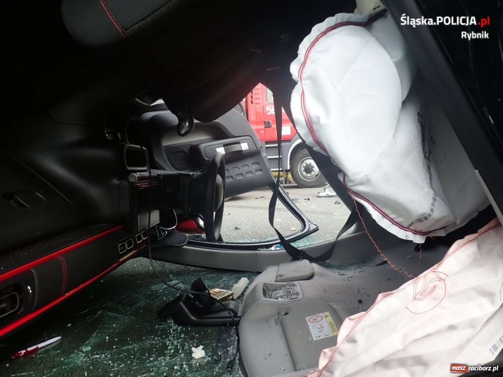 Zdjęcie w galerii na portalu naszraciborz.pl: Dachowanie citroena w Lyskach [FOTO] wiadomości z regionu