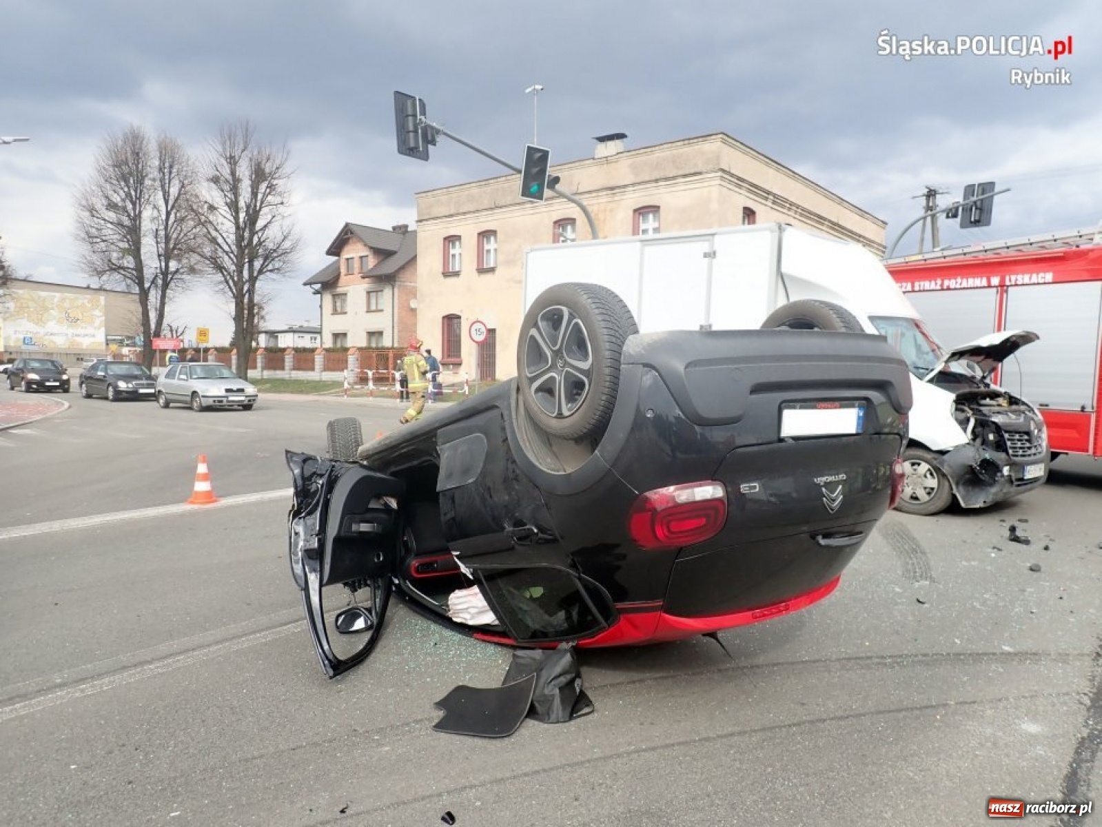 Zdjęcie w galerii na portalu naszraciborz.pl: Dachowanie citroena w Lyskach [FOTO] wiadomości z regionu