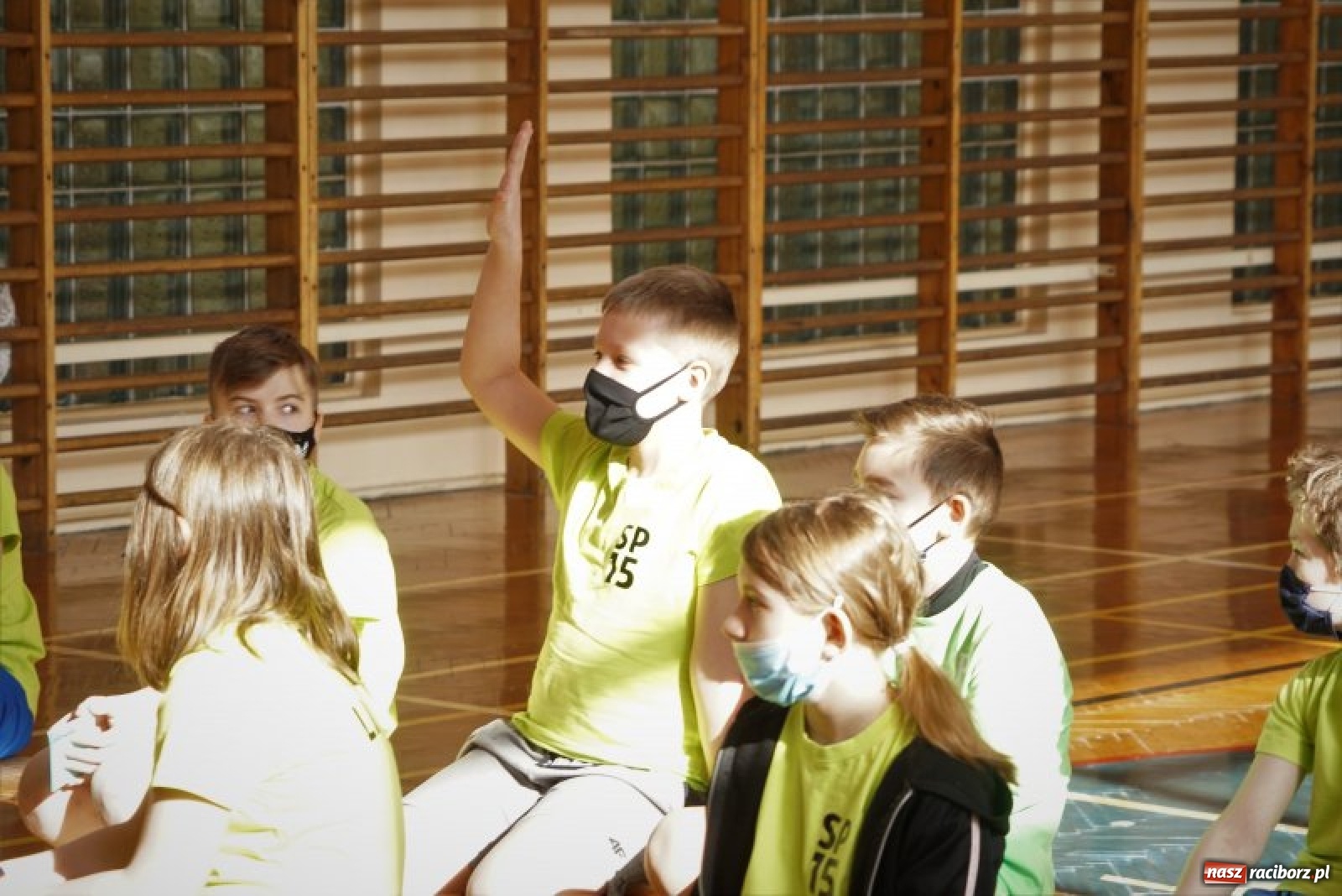 Zdjęcie w galerii na portalu naszraciborz.pl: Halowa wicemistrzyni Europy z wizytą w SP 15 wiadomości z regionu