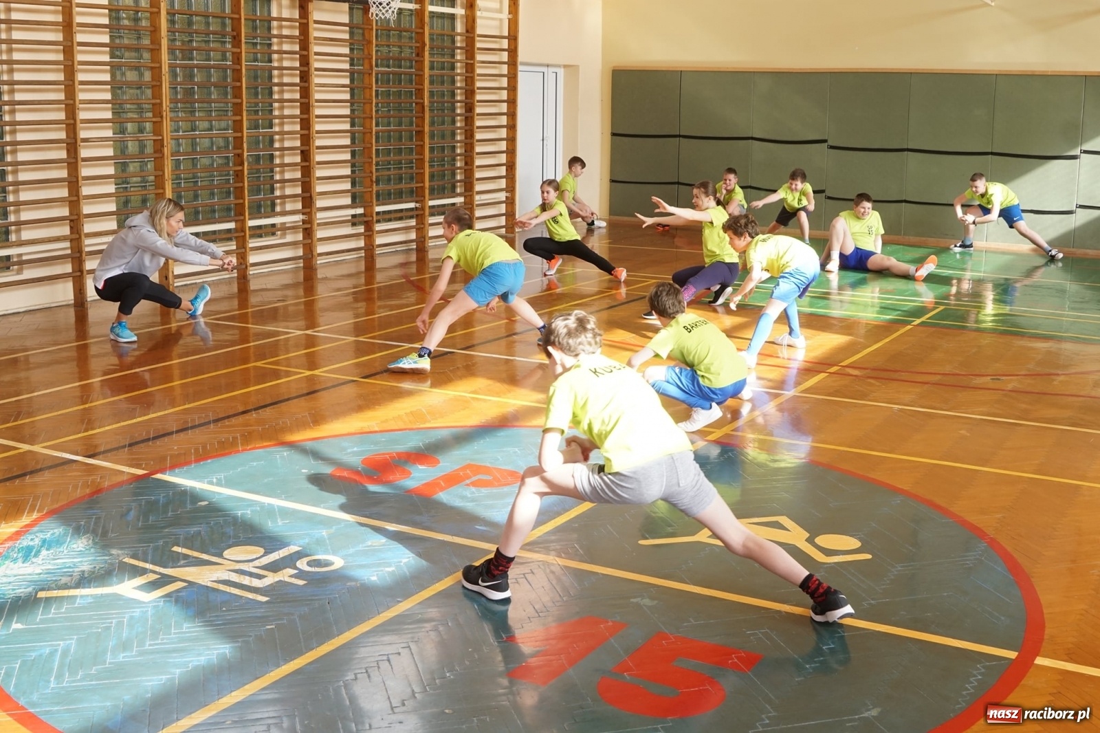 Zdjęcie w galerii na portalu naszraciborz.pl: Halowa wicemistrzyni Europy z wizytą w SP 15 wiadomości z regionu