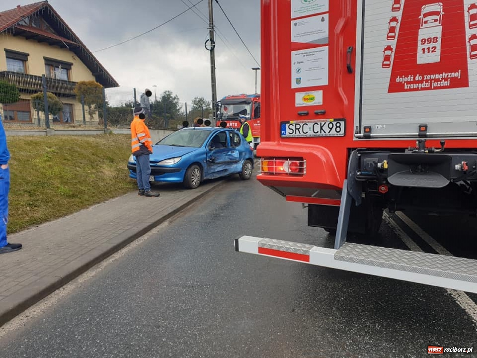 Zdjęcie w galerii na portalu naszraciborz.pl: Dwa poważne zdarzenia drogowe na DK 45 w gm. Krzyżanowice oraz w Rudzie Kozielskiej [FOTO] wiadomości z regionu