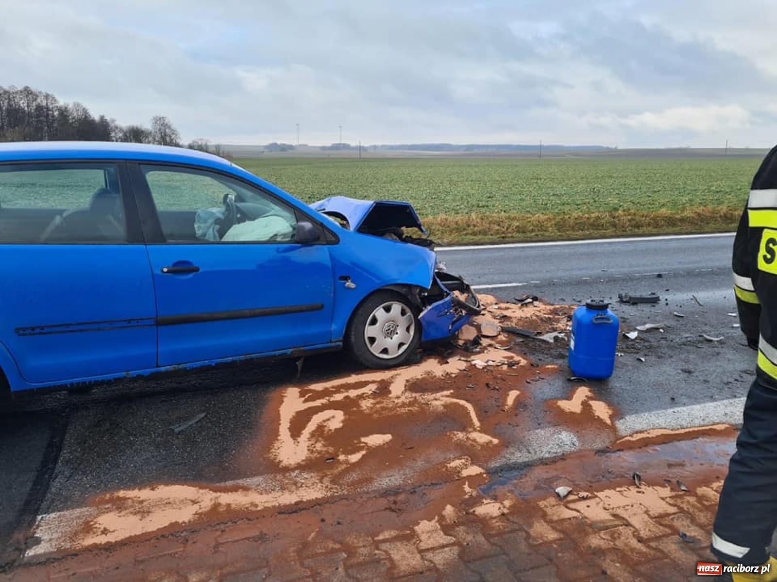 Zdjęcie w galerii na portalu naszraciborz.pl: Dwa poważne zdarzenia drogowe na DK 45 w gm. Krzyżanowice oraz w Rudzie Kozielskiej [FOTO] wiadomości z regionu
