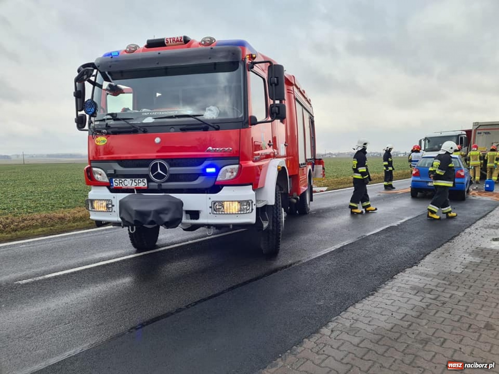 Zdjęcie w galerii na portalu naszraciborz.pl: Dwa poważne zdarzenia drogowe na DK 45 w gm. Krzyżanowice oraz w Rudzie Kozielskiej [FOTO] wiadomości z regionu