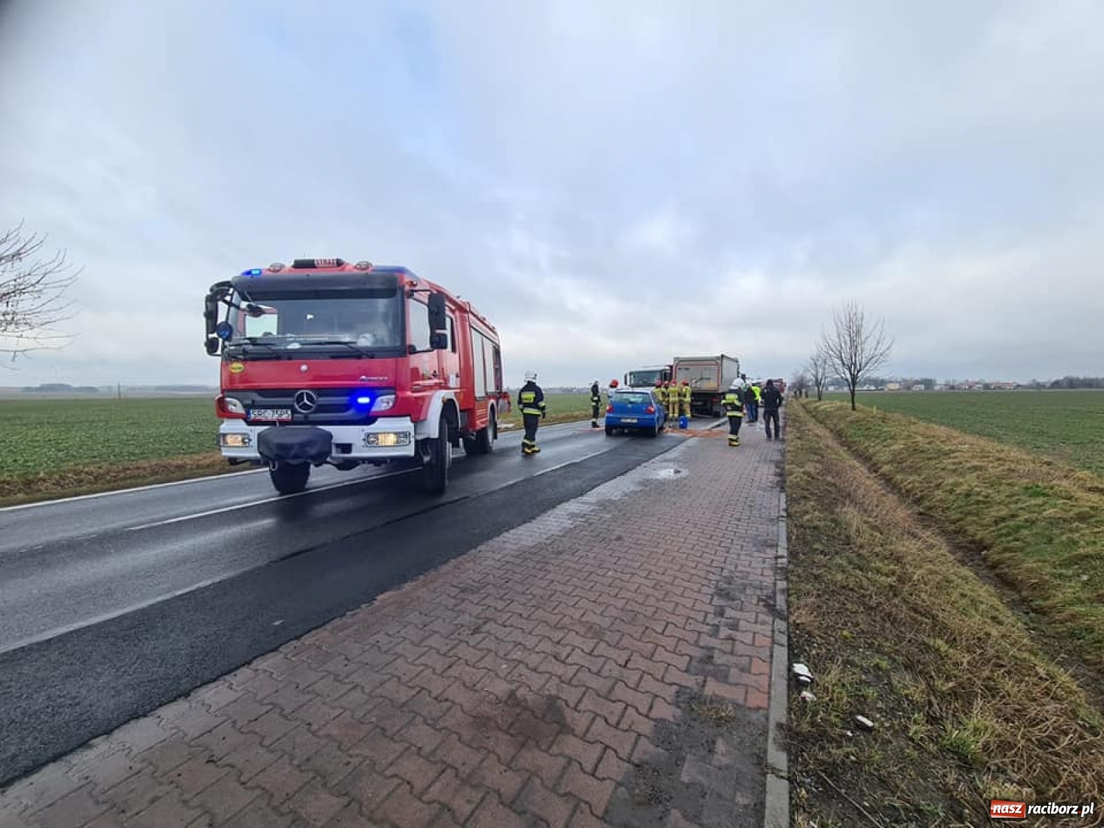Zdjęcie w galerii na portalu naszraciborz.pl: Dwa poważne zdarzenia drogowe na DK 45 w gm. Krzyżanowice oraz w Rudzie Kozielskiej [FOTO] wiadomości z regionu