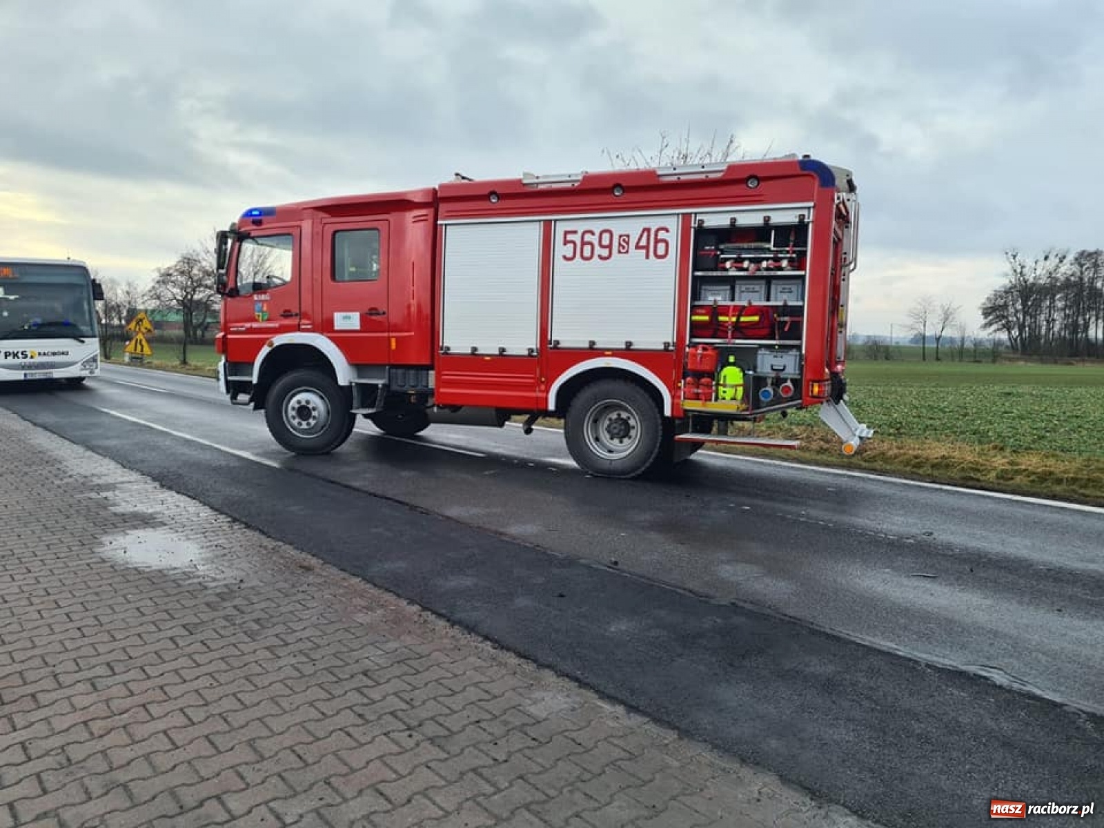 Zdjęcie w galerii na portalu naszraciborz.pl: Dwa poważne zdarzenia drogowe na DK 45 w gm. Krzyżanowice oraz w Rudzie Kozielskiej [FOTO] wiadomości z regionu