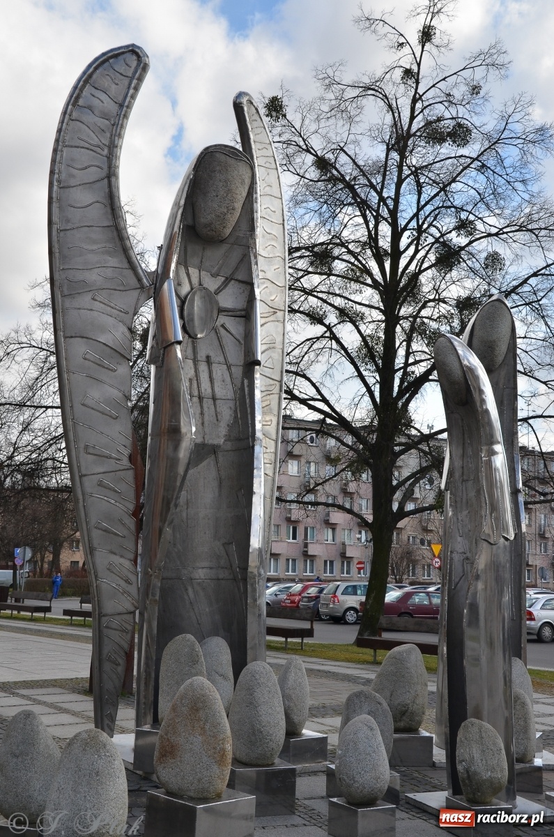 Zdjęcie w galerii na portalu naszraciborz.pl: Ratusz odpowiada na pytanie o koszty klownów i aniołów wiadomości z regionu