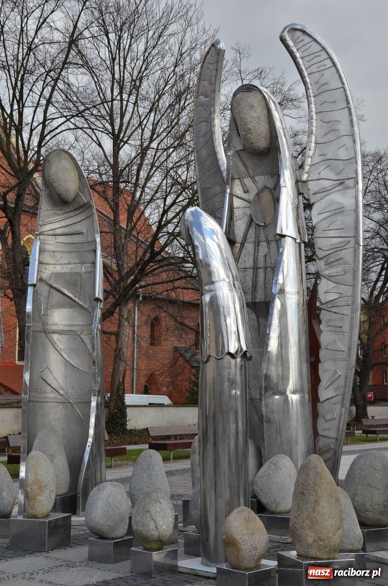 Zdjęcie w galerii na portalu naszraciborz.pl: Ratusz odpowiada na pytanie o koszty klownów i aniołów wiadomości z regionu