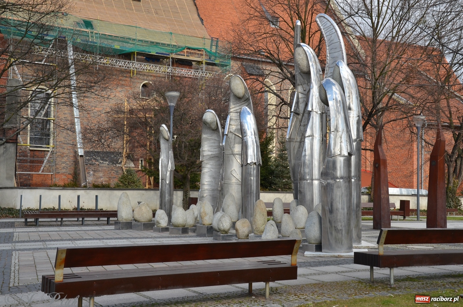 Zdjęcie w galerii na portalu naszraciborz.pl: Ratusz odpowiada na pytanie o koszty klownów i aniołów wiadomości z regionu