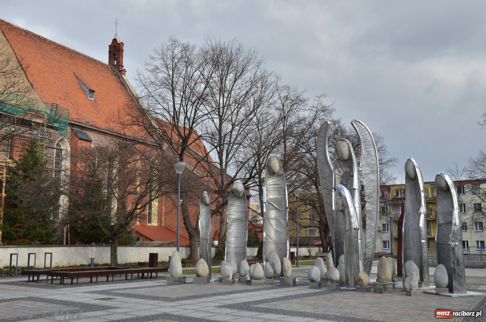 Zdjęcie w galerii na portalu naszraciborz.pl: Ratusz odpowiada na pytanie o koszty klownów i aniołów wiadomości z regionu