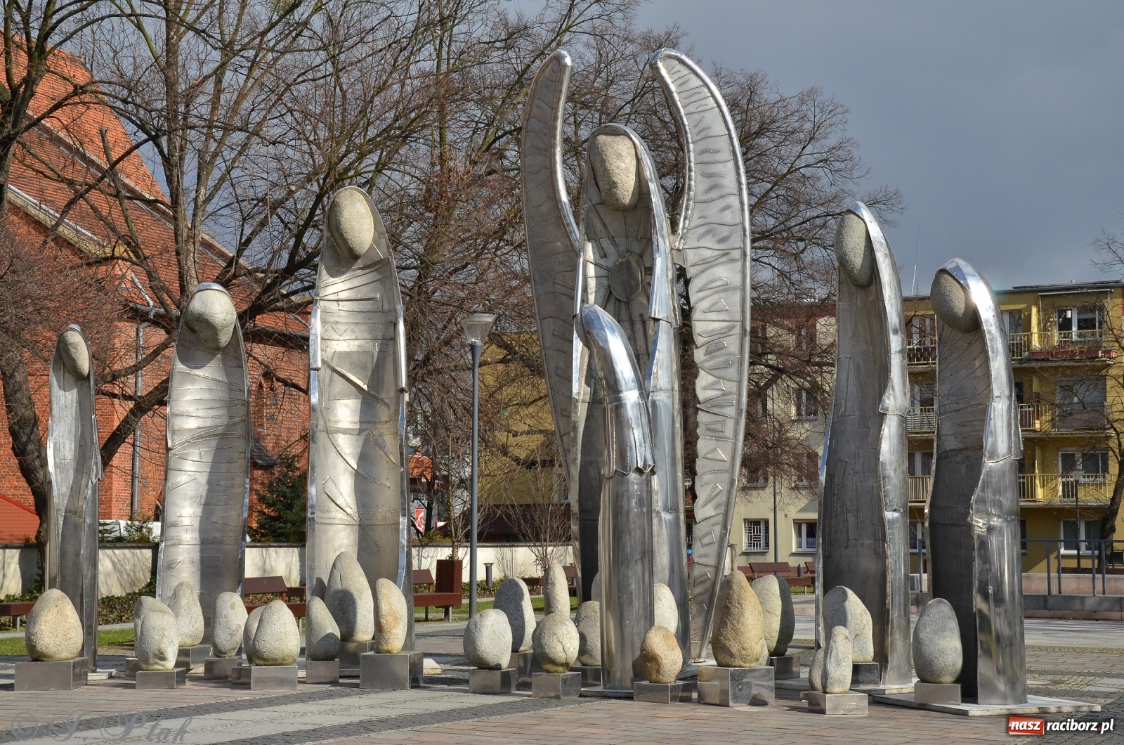 Zdjęcie w galerii na portalu naszraciborz.pl: Ratusz odpowiada na pytanie o koszty klownów i aniołów wiadomości z regionu