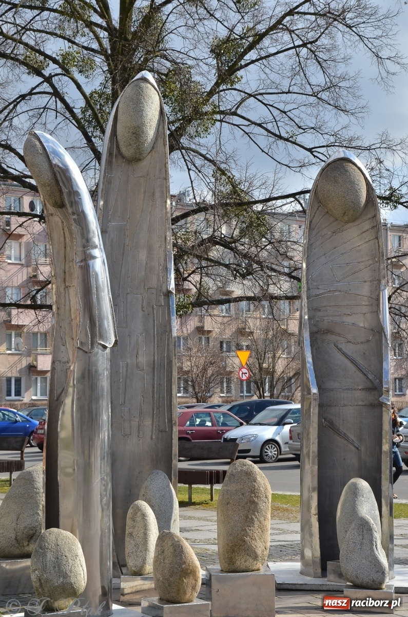 Zdjęcie w galerii na portalu naszraciborz.pl: Ratusz odpowiada na pytanie o koszty klownów i aniołów wiadomości z regionu