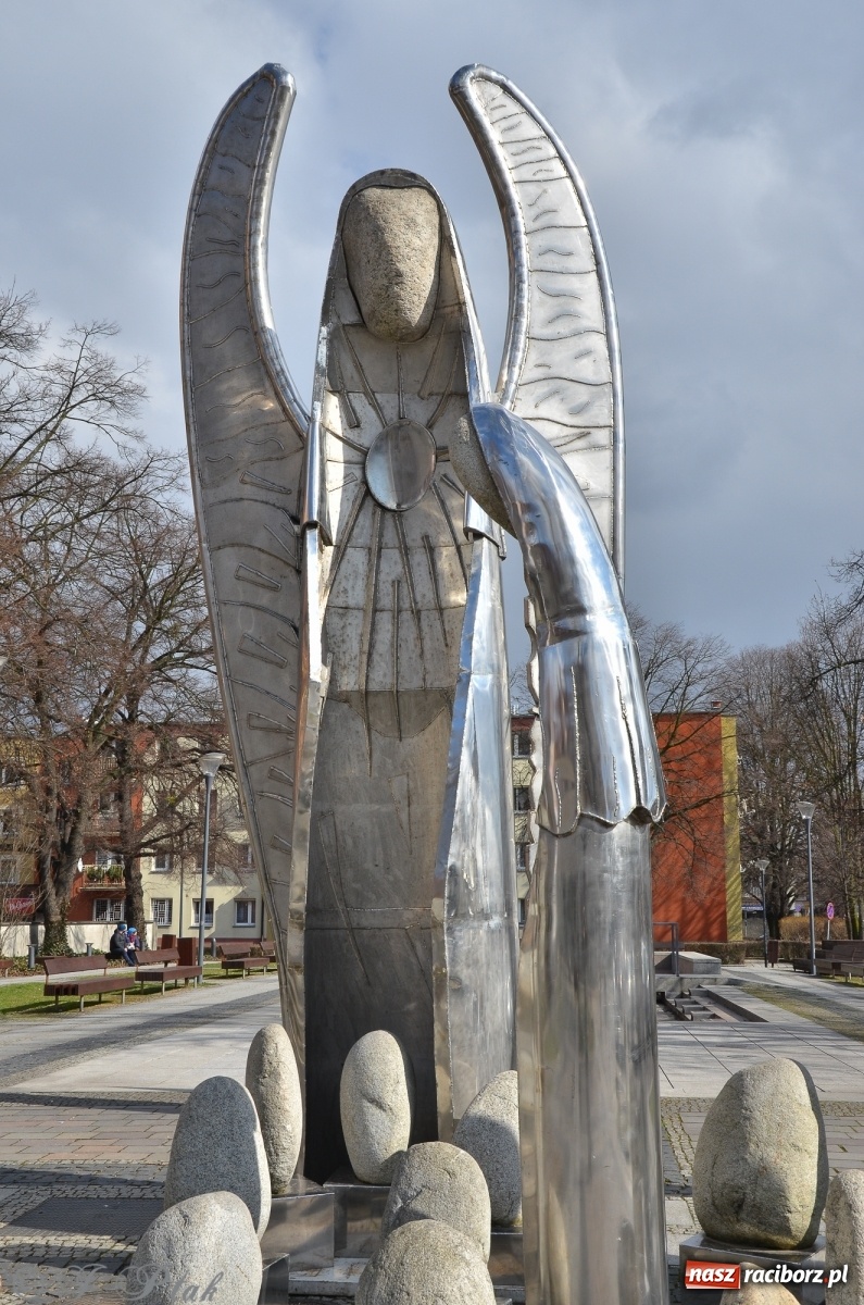 Zdjęcie w galerii na portalu naszraciborz.pl: Ratusz odpowiada na pytanie o koszty klownów i aniołów wiadomości z regionu