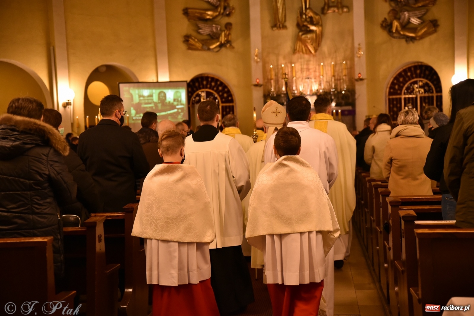 Zdjęcie w galerii na portalu naszraciborz.pl: Inauguracja wieczystej adoracji w kościele NSPJ w Raciborzu [WIDEOREPORTAŻ] wiadomości z regionu
