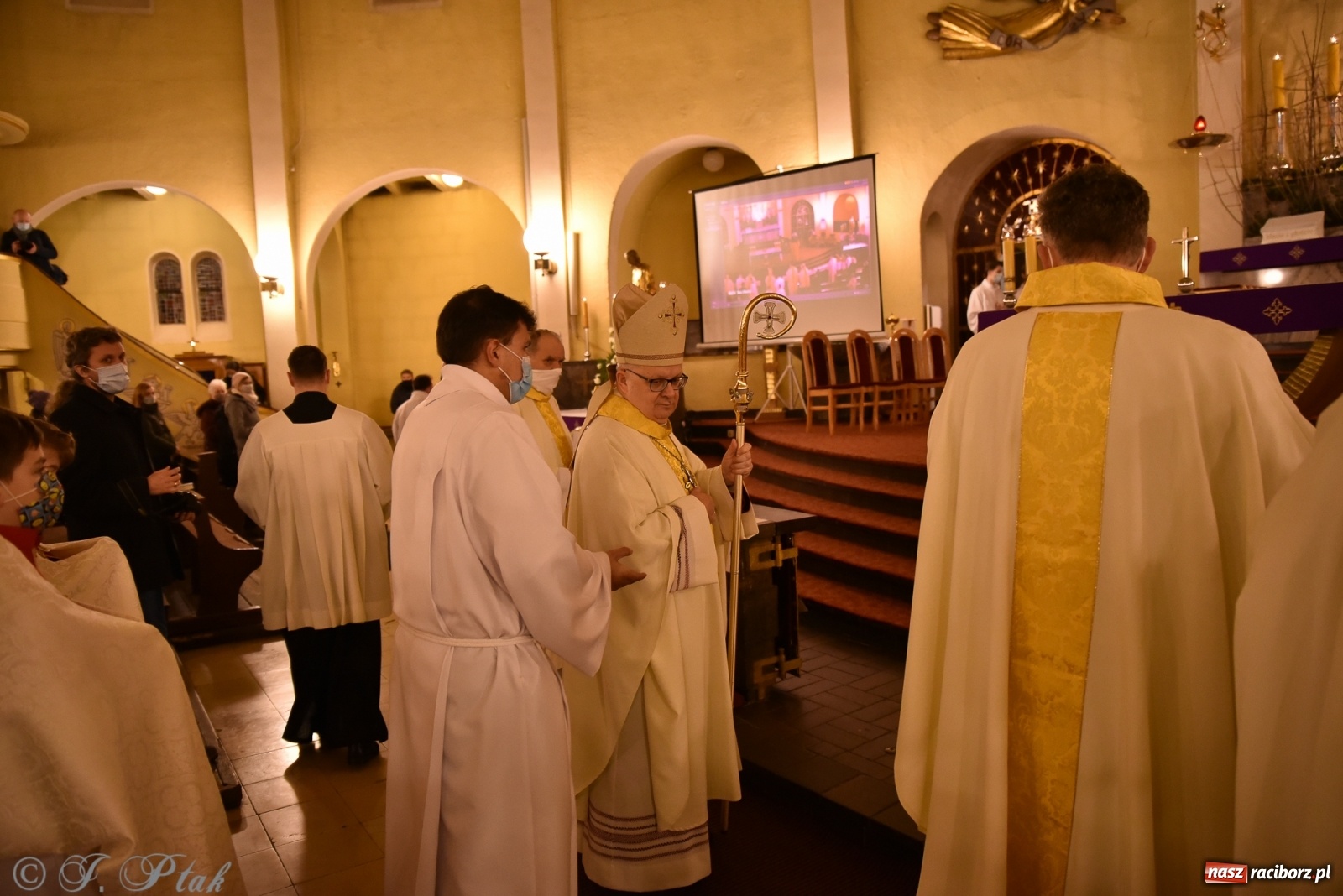Zdjęcie w galerii na portalu naszraciborz.pl: Inauguracja wieczystej adoracji w kościele NSPJ w Raciborzu [WIDEOREPORTAŻ] wiadomości z regionu