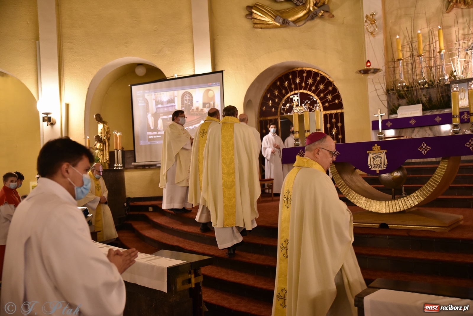 Zdjęcie w galerii na portalu naszraciborz.pl: Inauguracja wieczystej adoracji w kościele NSPJ w Raciborzu [WIDEOREPORTAŻ] wiadomości z regionu