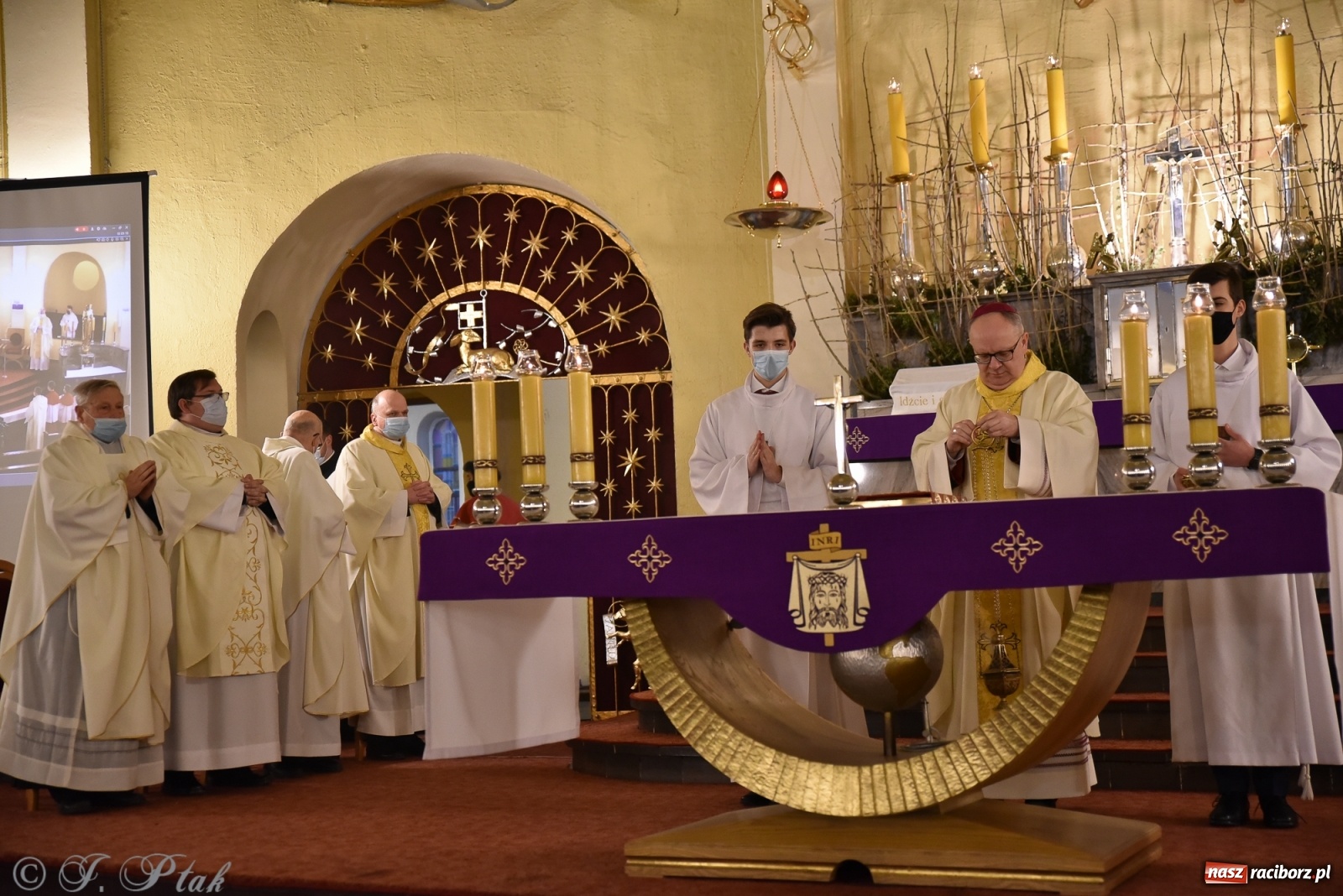 Zdjęcie w galerii na portalu naszraciborz.pl: Inauguracja wieczystej adoracji w kościele NSPJ w Raciborzu [WIDEOREPORTAŻ] wiadomości z regionu