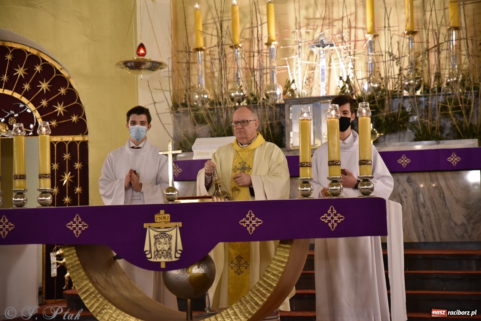 Zdjęcie w galerii na portalu naszraciborz.pl: Inauguracja wieczystej adoracji w kościele NSPJ w Raciborzu [WIDEOREPORTAŻ] wiadomości z regionu