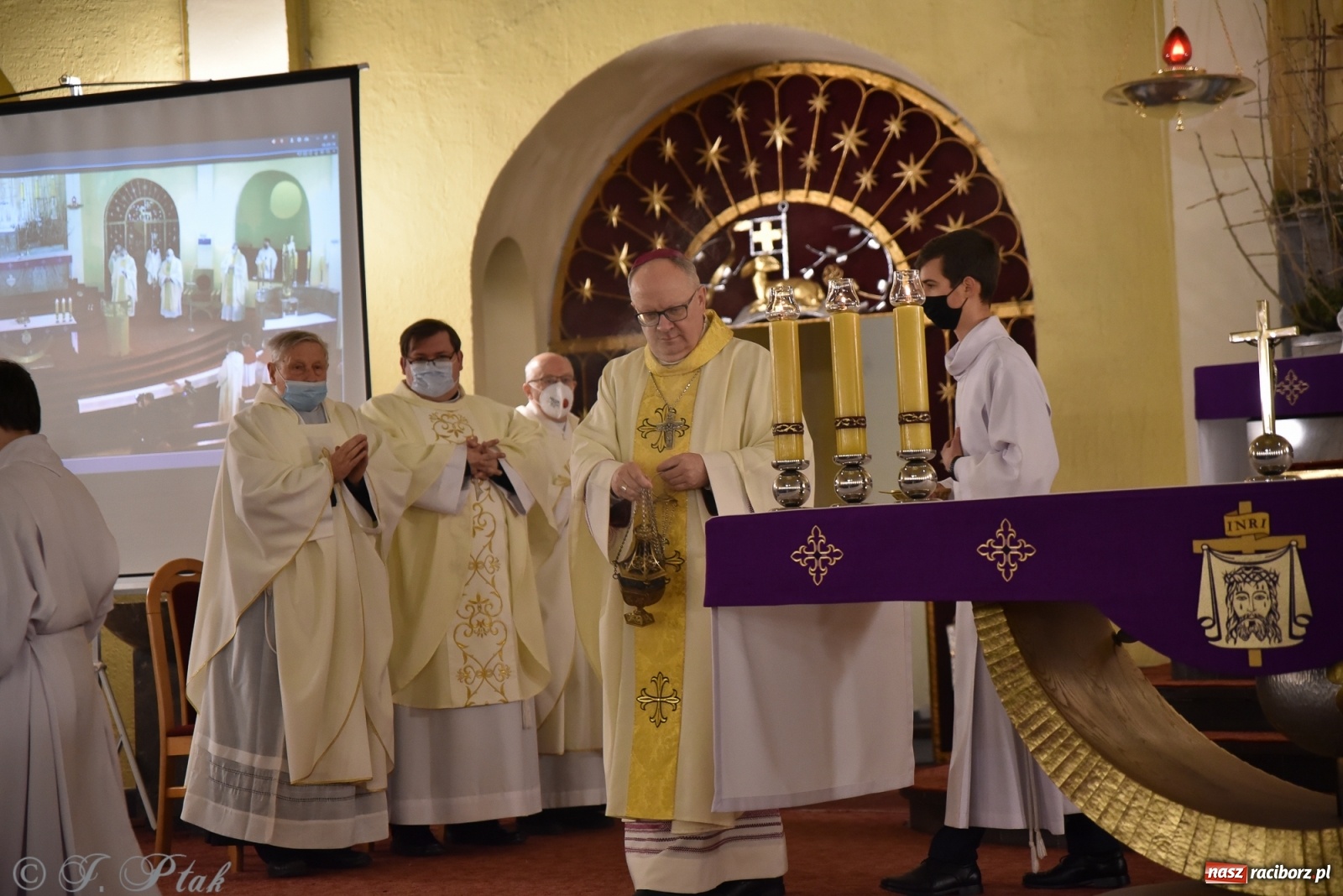 Zdjęcie w galerii na portalu naszraciborz.pl: Inauguracja wieczystej adoracji w kościele NSPJ w Raciborzu [WIDEOREPORTAŻ] wiadomości z regionu