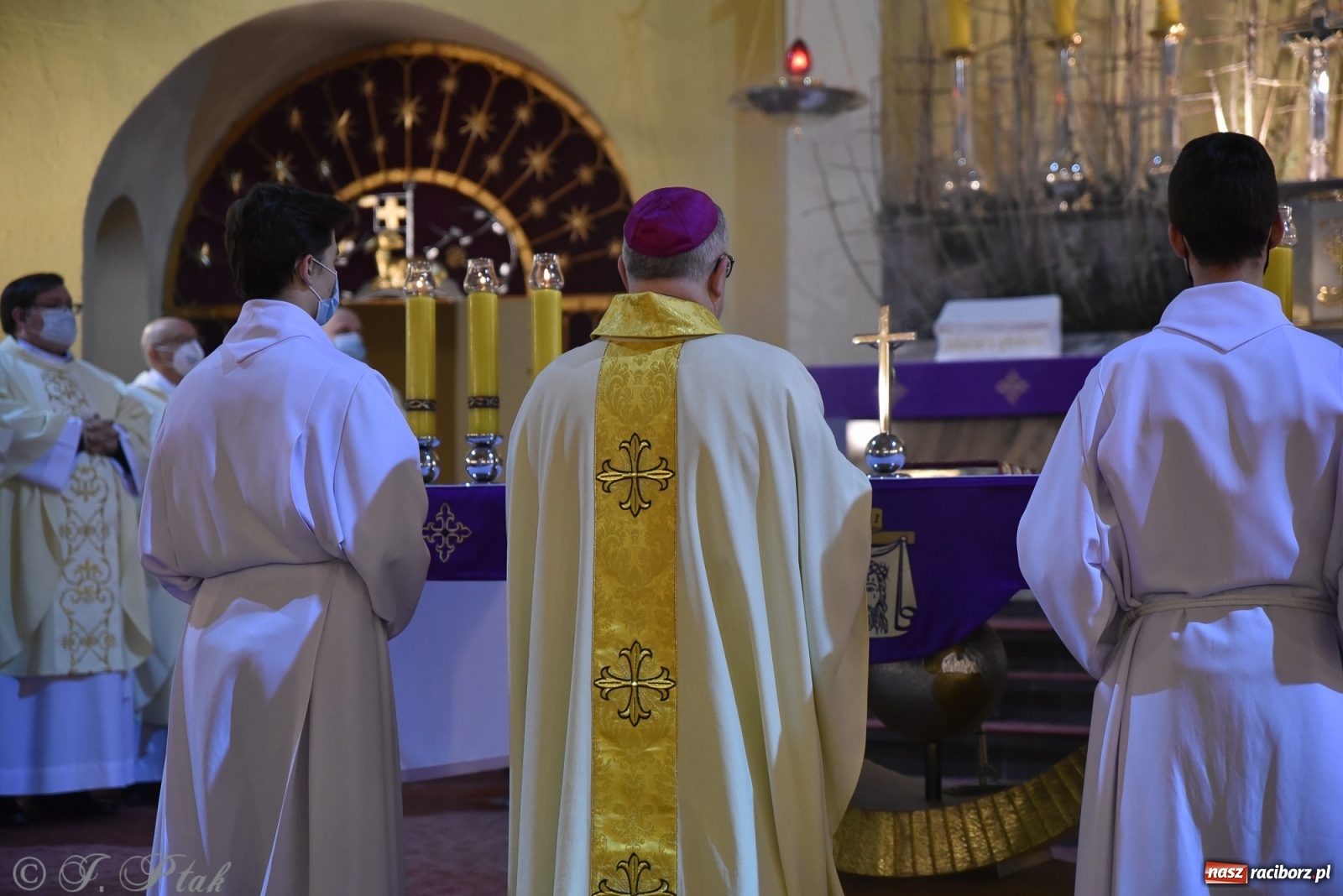 Zdjęcie w galerii na portalu naszraciborz.pl: Inauguracja wieczystej adoracji w kościele NSPJ w Raciborzu [WIDEOREPORTAŻ] wiadomości z regionu