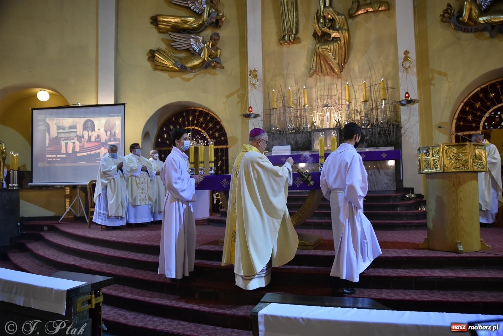 Zdjęcie w galerii na portalu naszraciborz.pl: Inauguracja wieczystej adoracji w kościele NSPJ w Raciborzu [WIDEOREPORTAŻ] wiadomości z regionu