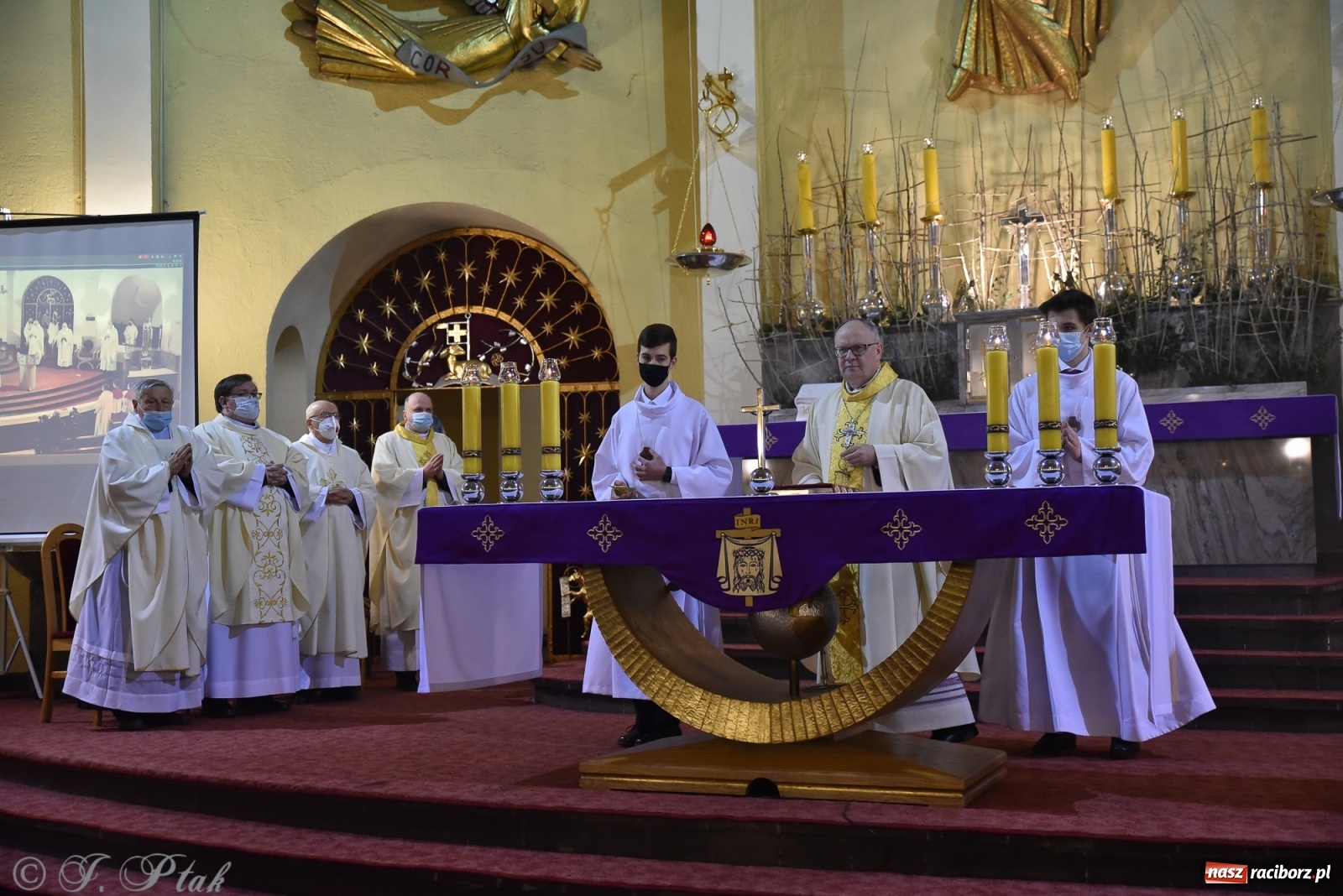 Zdjęcie w galerii na portalu naszraciborz.pl: Inauguracja wieczystej adoracji w kościele NSPJ w Raciborzu [WIDEOREPORTAŻ] wiadomości z regionu