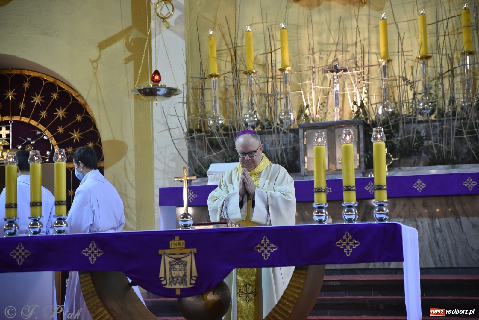 Zdjęcie w galerii na portalu naszraciborz.pl: Inauguracja wieczystej adoracji w kościele NSPJ w Raciborzu [WIDEOREPORTAŻ] wiadomości z regionu