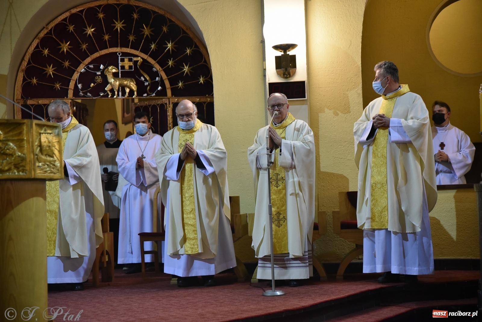Zdjęcie w galerii na portalu naszraciborz.pl: Inauguracja wieczystej adoracji w kościele NSPJ w Raciborzu [WIDEOREPORTAŻ] wiadomości z regionu