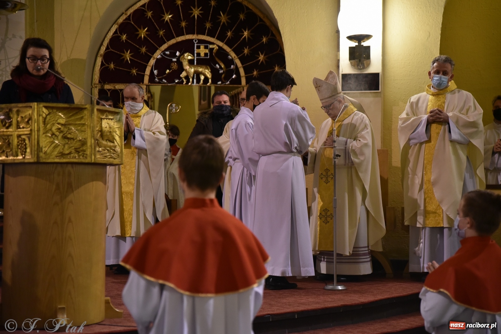 Zdjęcie w galerii na portalu naszraciborz.pl: Inauguracja wieczystej adoracji w kościele NSPJ w Raciborzu [WIDEOREPORTAŻ] wiadomości z regionu