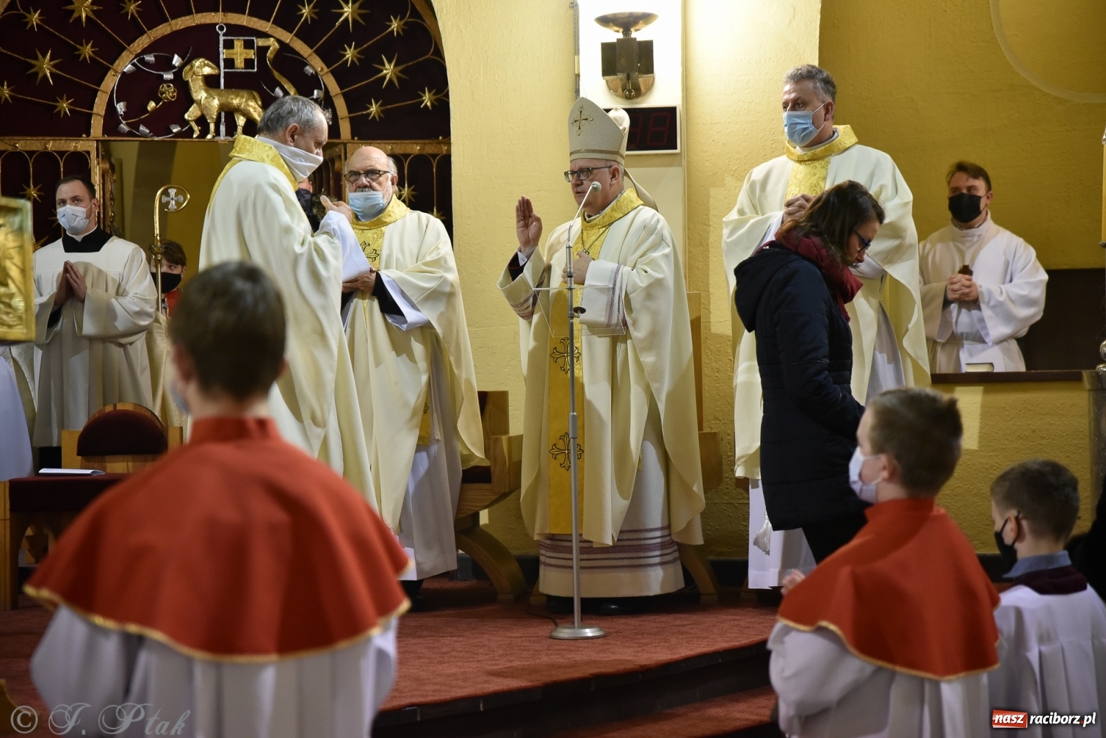 Zdjęcie w galerii na portalu naszraciborz.pl: Inauguracja wieczystej adoracji w kościele NSPJ w Raciborzu [WIDEOREPORTAŻ] wiadomości z regionu