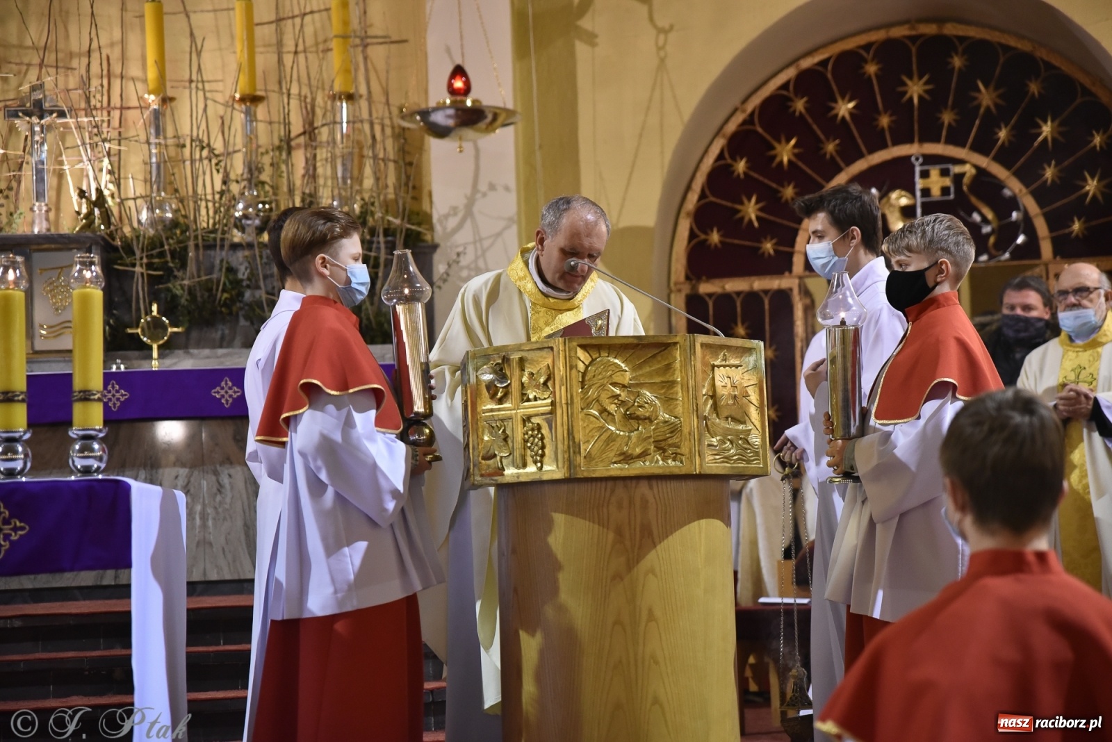 Zdjęcie w galerii na portalu naszraciborz.pl: Inauguracja wieczystej adoracji w kościele NSPJ w Raciborzu [WIDEOREPORTAŻ] wiadomości z regionu