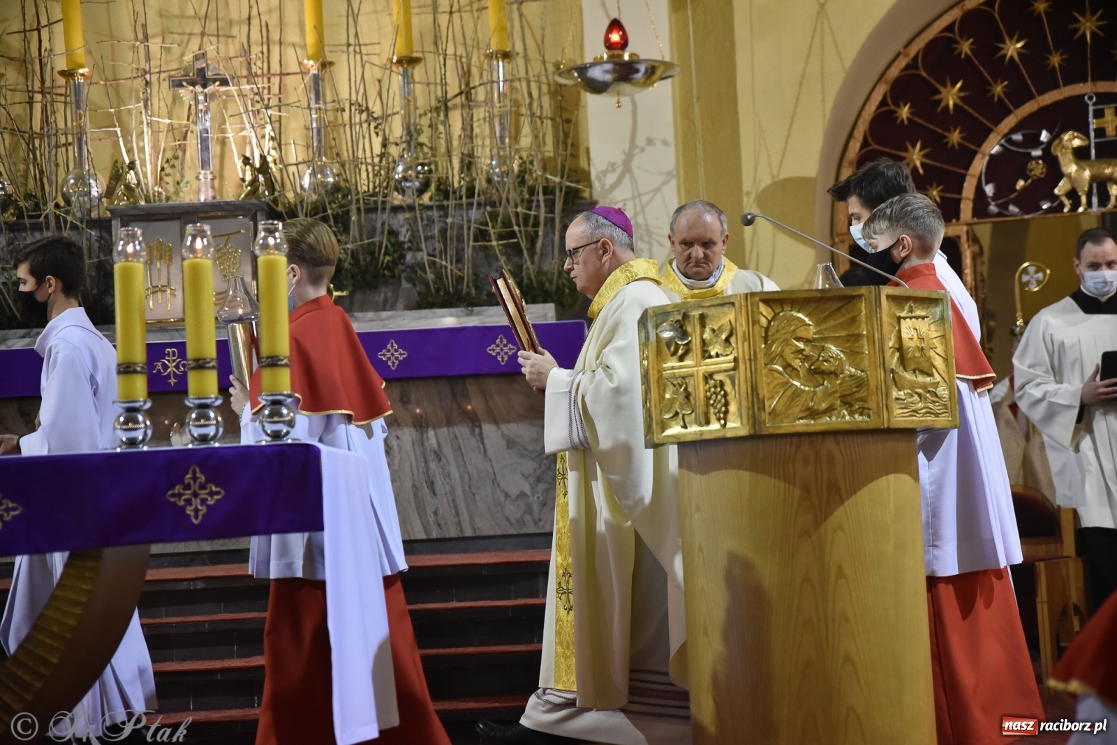 Zdjęcie w galerii na portalu naszraciborz.pl: Inauguracja wieczystej adoracji w kościele NSPJ w Raciborzu [WIDEOREPORTAŻ] wiadomości z regionu