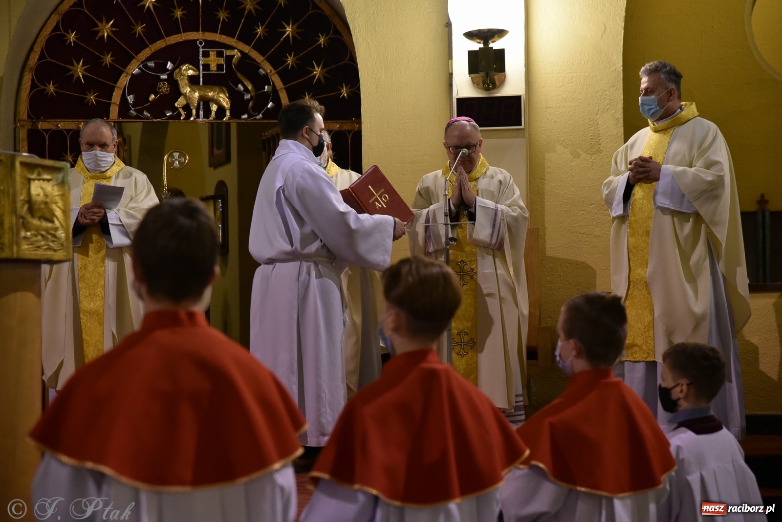 Zdjęcie w galerii na portalu naszraciborz.pl: Inauguracja wieczystej adoracji w kościele NSPJ w Raciborzu [WIDEOREPORTAŻ] wiadomości z regionu