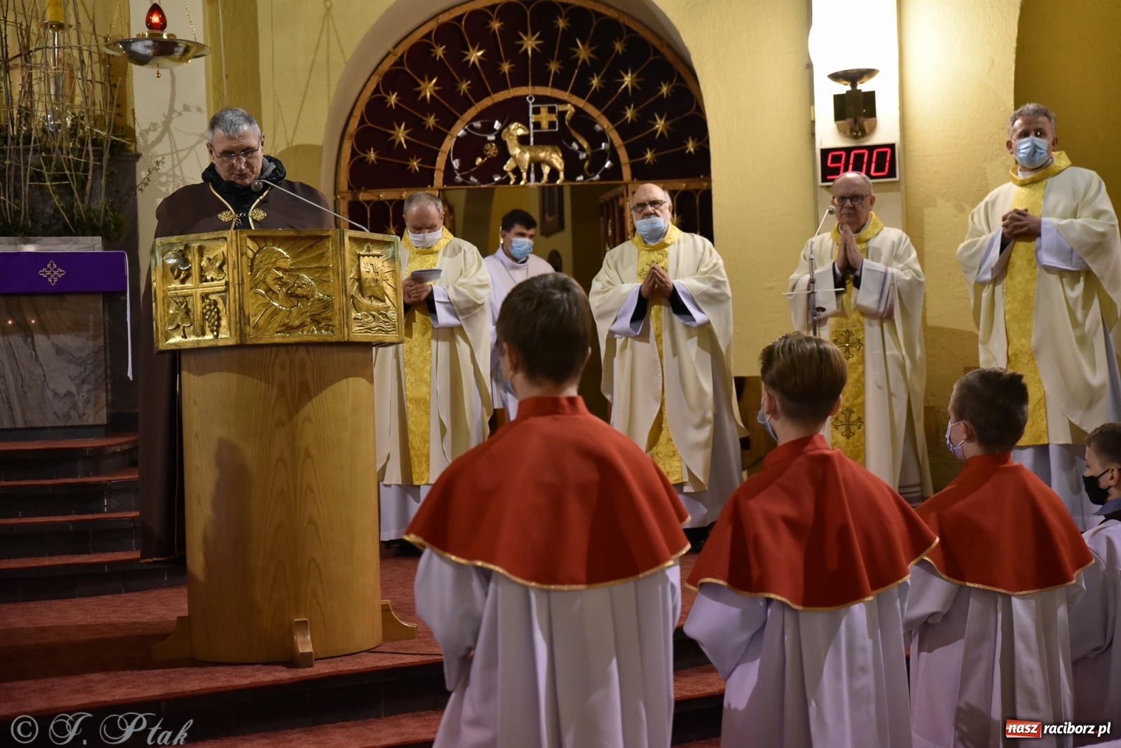 Zdjęcie w galerii na portalu naszraciborz.pl: Inauguracja wieczystej adoracji w kościele NSPJ w Raciborzu [WIDEOREPORTAŻ] wiadomości z regionu