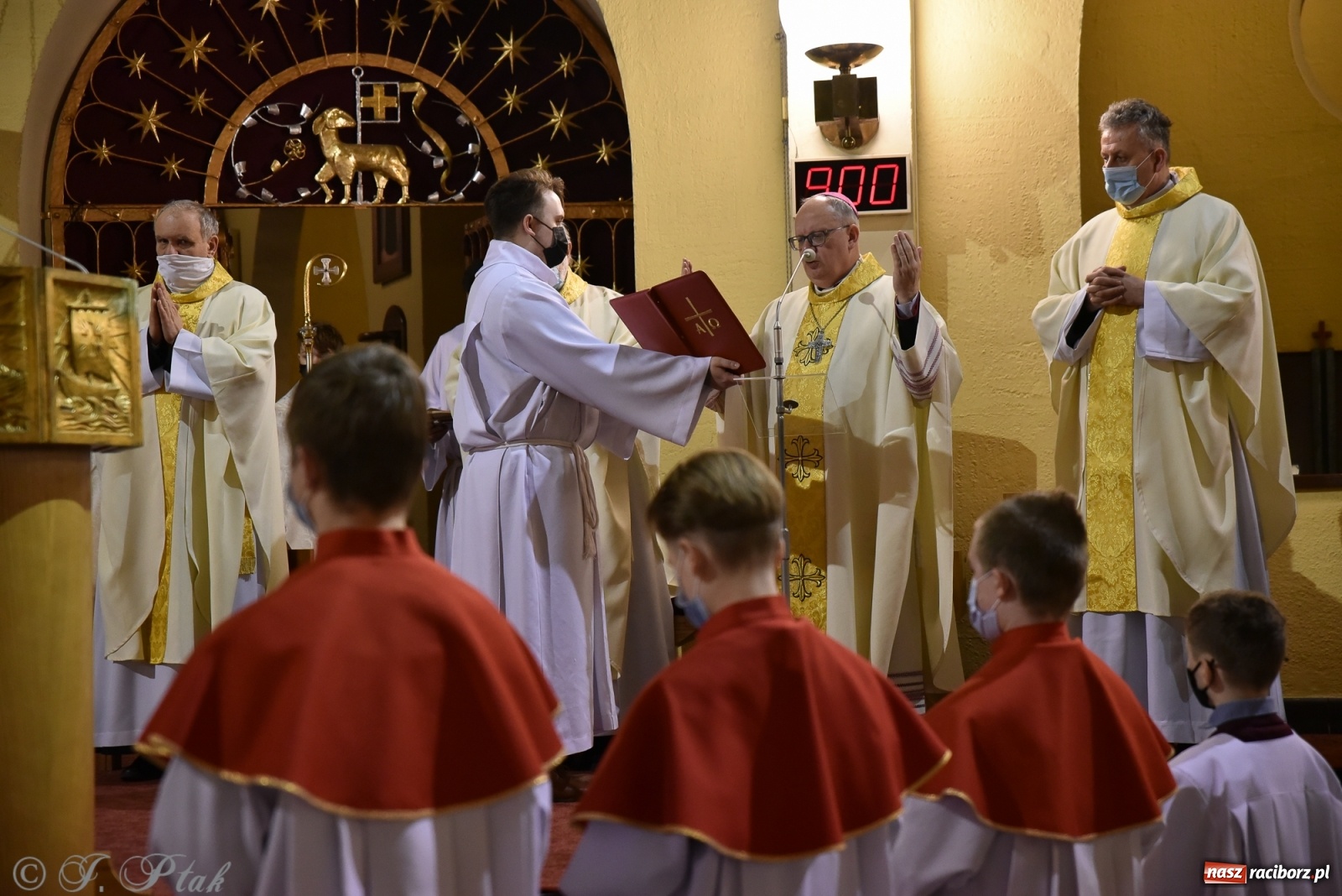 Zdjęcie w galerii na portalu naszraciborz.pl: Inauguracja wieczystej adoracji w kościele NSPJ w Raciborzu [WIDEOREPORTAŻ] wiadomości z regionu