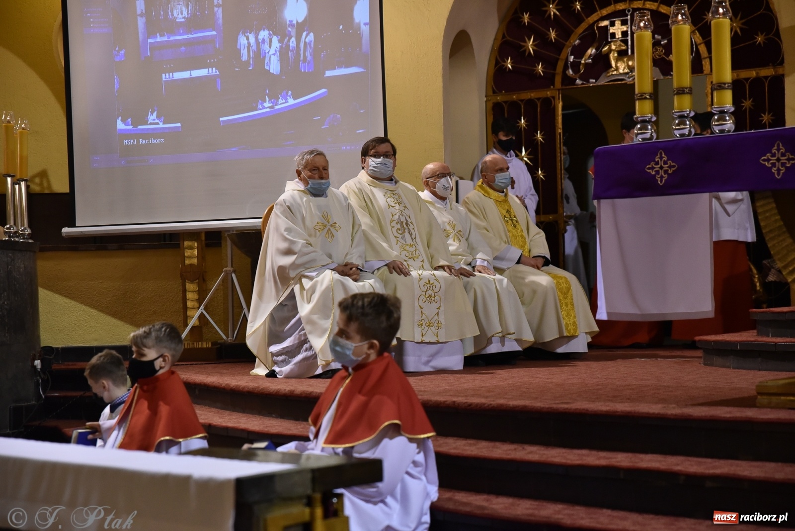 Zdjęcie w galerii na portalu naszraciborz.pl: Inauguracja wieczystej adoracji w kościele NSPJ w Raciborzu [WIDEOREPORTAŻ] wiadomości z regionu