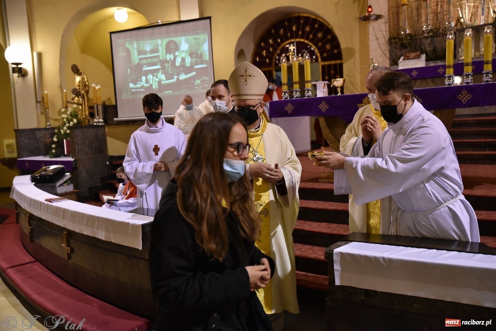 Zdjęcie w galerii na portalu naszraciborz.pl: Inauguracja wieczystej adoracji w kościele NSPJ w Raciborzu [WIDEOREPORTAŻ] wiadomości z regionu