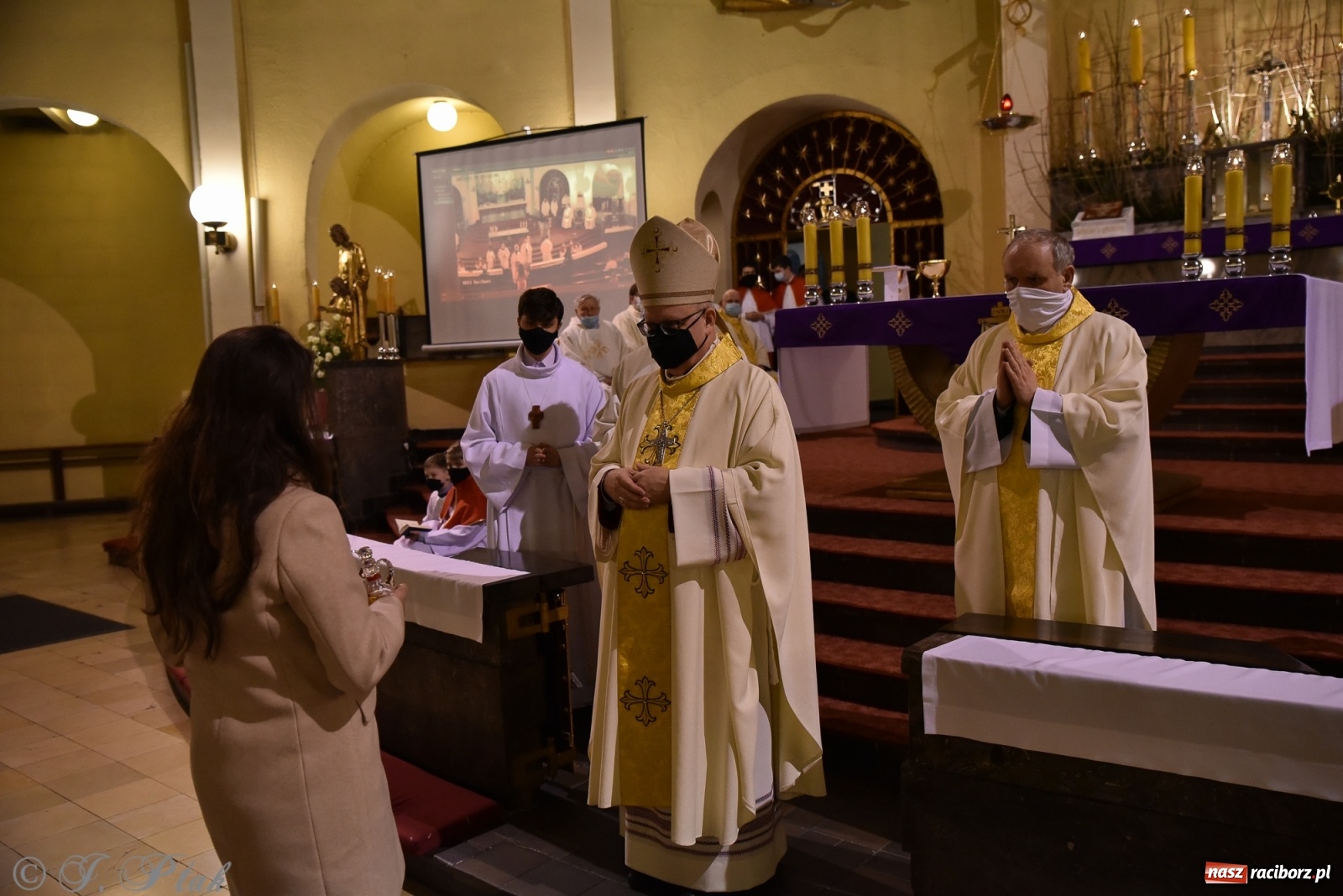 Zdjęcie w galerii na portalu naszraciborz.pl: Inauguracja wieczystej adoracji w kościele NSPJ w Raciborzu [WIDEOREPORTAŻ] wiadomości z regionu