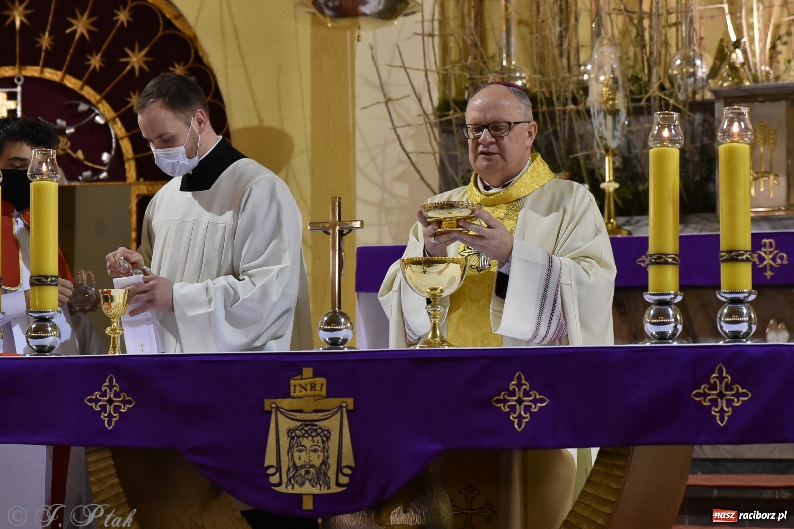 Zdjęcie w galerii na portalu naszraciborz.pl: Inauguracja wieczystej adoracji w kościele NSPJ w Raciborzu [WIDEOREPORTAŻ] wiadomości z regionu