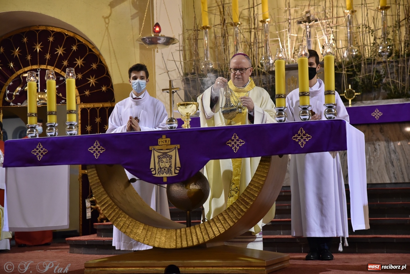 Zdjęcie w galerii na portalu naszraciborz.pl: Inauguracja wieczystej adoracji w kościele NSPJ w Raciborzu [WIDEOREPORTAŻ] wiadomości z regionu