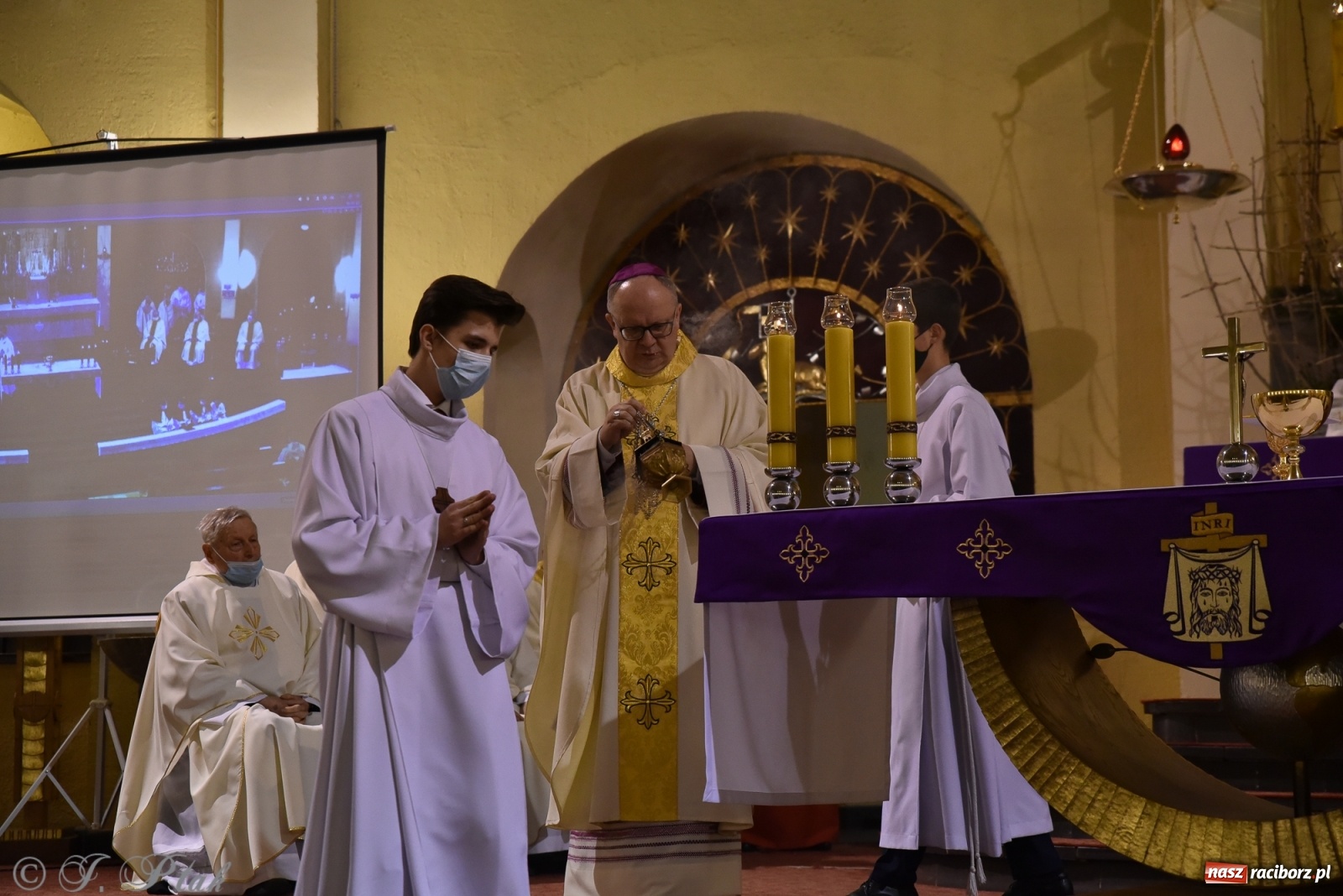 Zdjęcie w galerii na portalu naszraciborz.pl: Inauguracja wieczystej adoracji w kościele NSPJ w Raciborzu [WIDEOREPORTAŻ] wiadomości z regionu