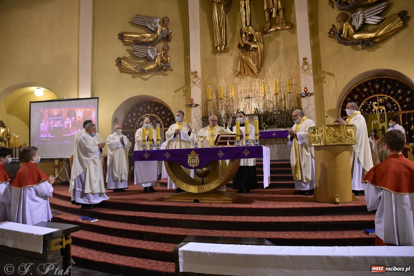 Zdjęcie w galerii na portalu naszraciborz.pl: Inauguracja wieczystej adoracji w kościele NSPJ w Raciborzu [WIDEOREPORTAŻ] wiadomości z regionu