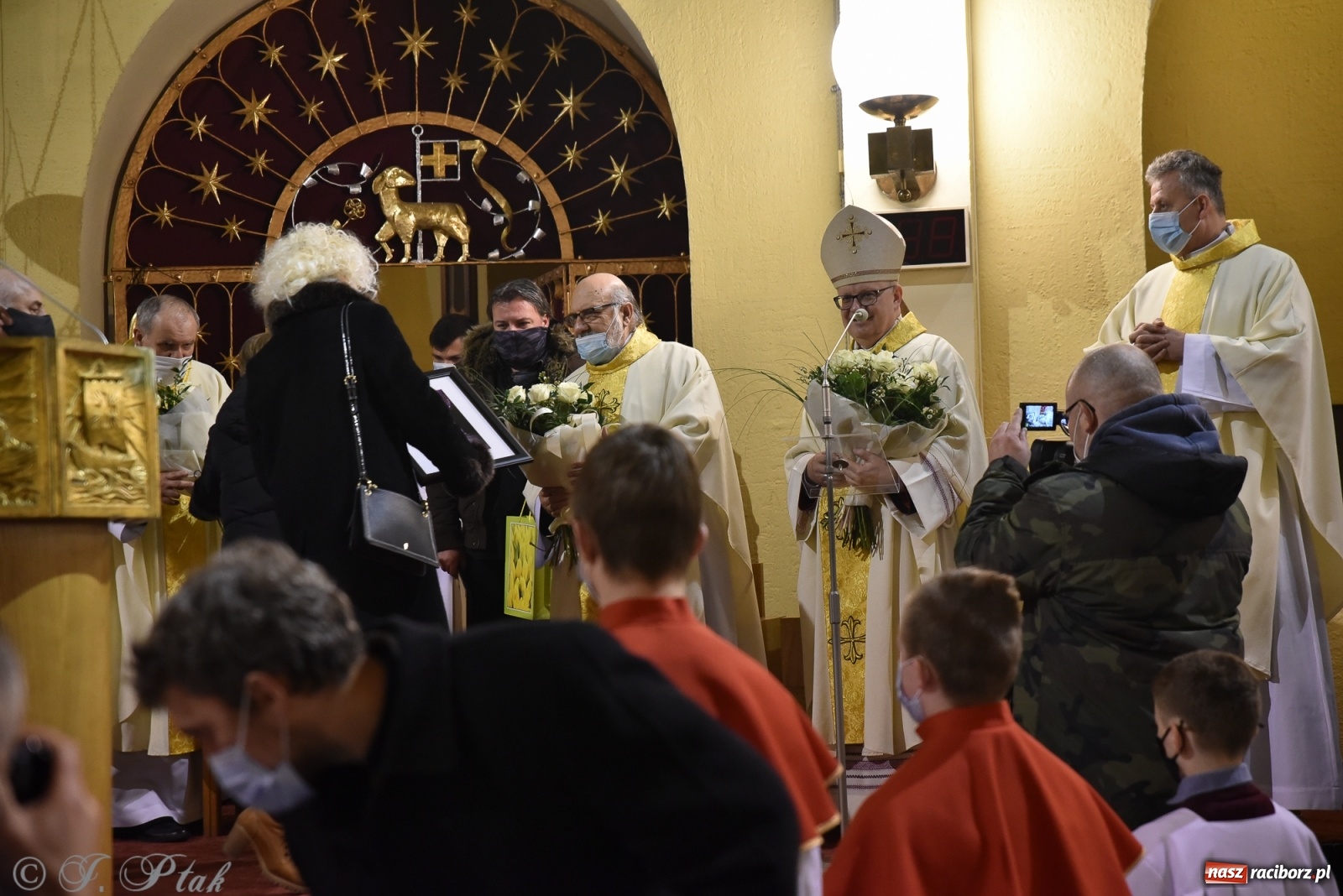 Zdjęcie w galerii na portalu naszraciborz.pl: Inauguracja wieczystej adoracji w kościele NSPJ w Raciborzu [WIDEOREPORTAŻ] wiadomości z regionu