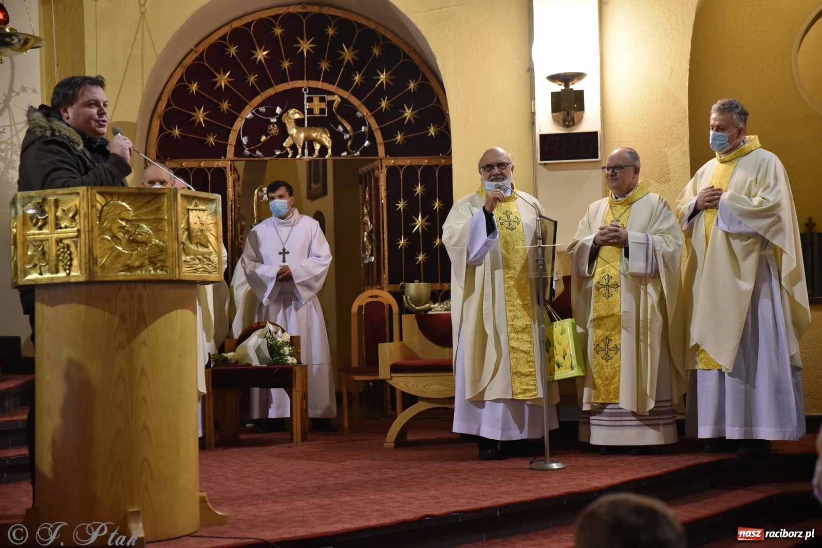 Zdjęcie w galerii na portalu naszraciborz.pl: Inauguracja wieczystej adoracji w kościele NSPJ w Raciborzu [WIDEOREPORTAŻ] wiadomości z regionu