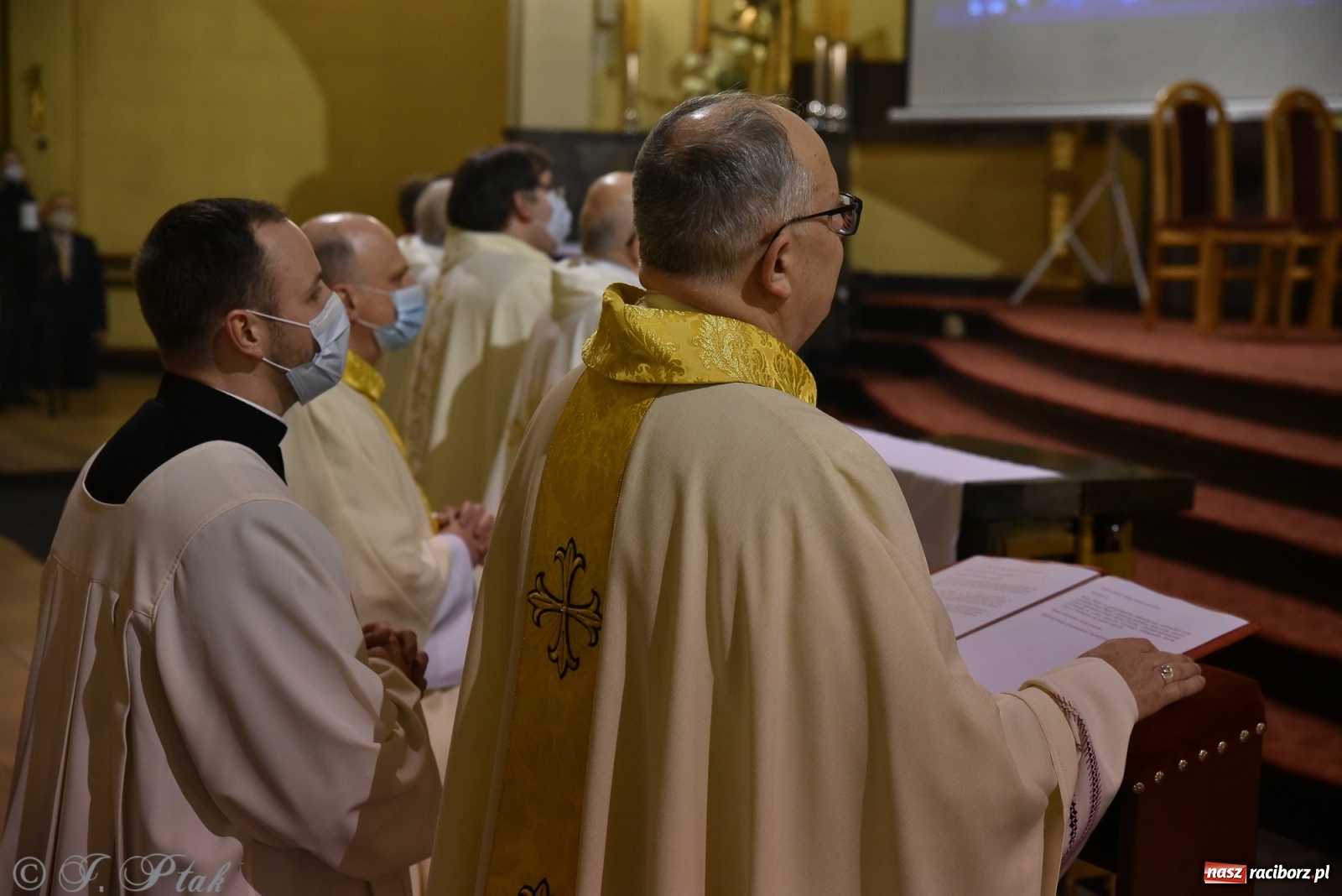 Zdjęcie w galerii na portalu naszraciborz.pl: Inauguracja wieczystej adoracji w kościele NSPJ w Raciborzu [WIDEOREPORTAŻ] wiadomości z regionu