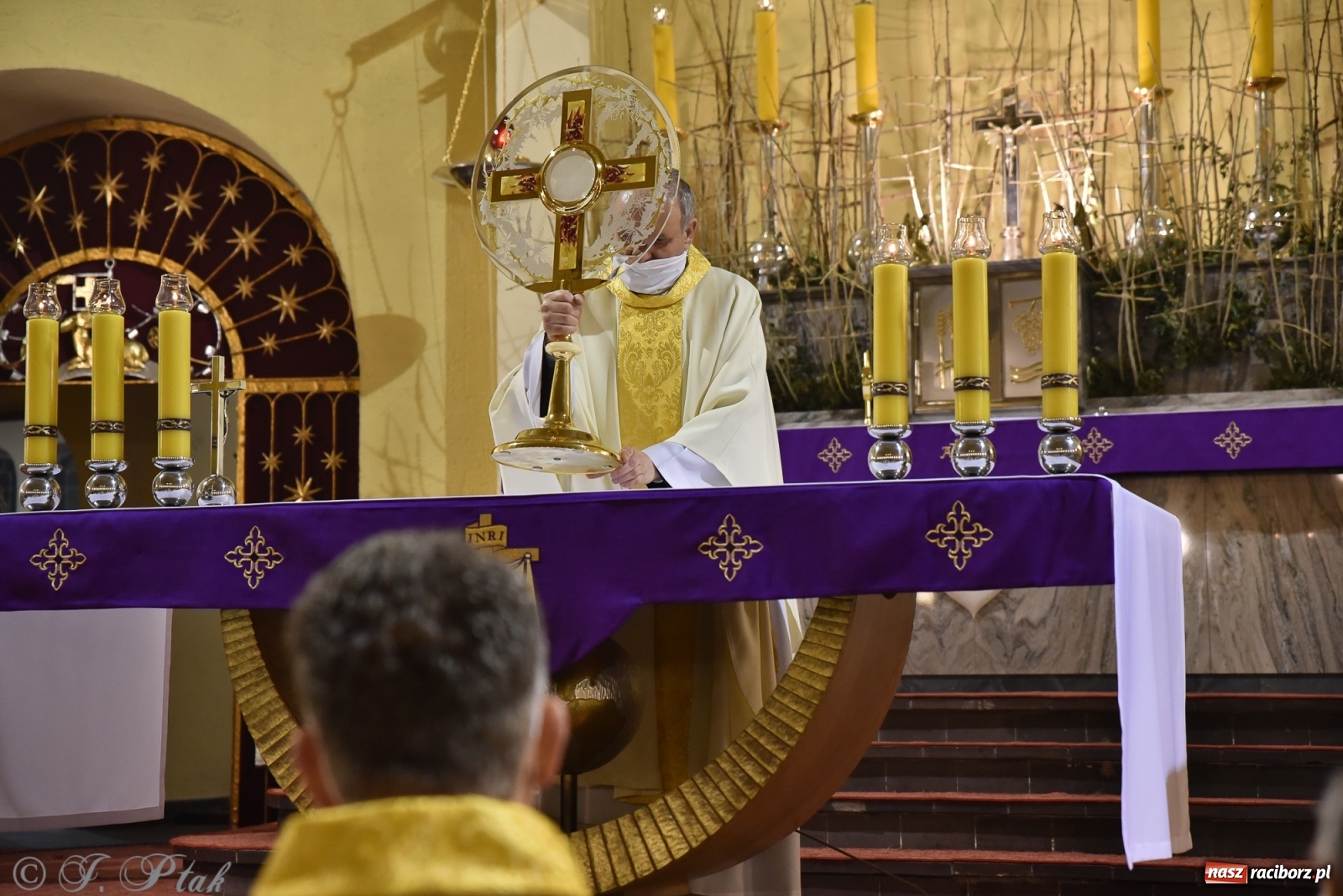 Zdjęcie w galerii na portalu naszraciborz.pl: Inauguracja wieczystej adoracji w kościele NSPJ w Raciborzu [WIDEOREPORTAŻ] wiadomości z regionu