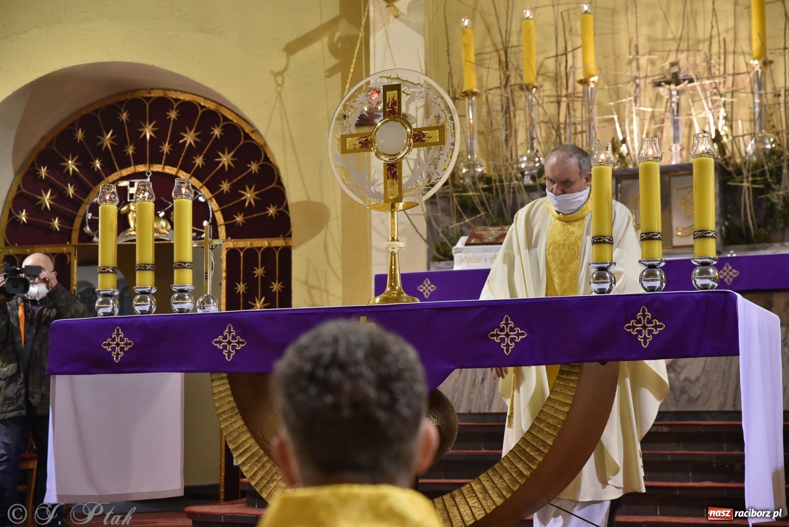 Zdjęcie w galerii na portalu naszraciborz.pl: Inauguracja wieczystej adoracji w kościele NSPJ w Raciborzu [WIDEOREPORTAŻ] wiadomości z regionu